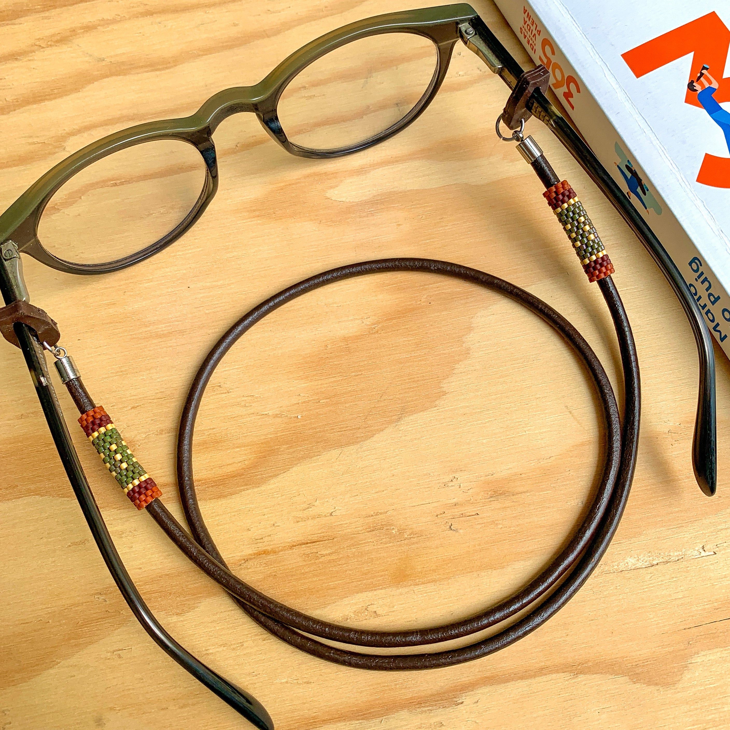 COLECCIÓN CUELGA GAFAS CUERO