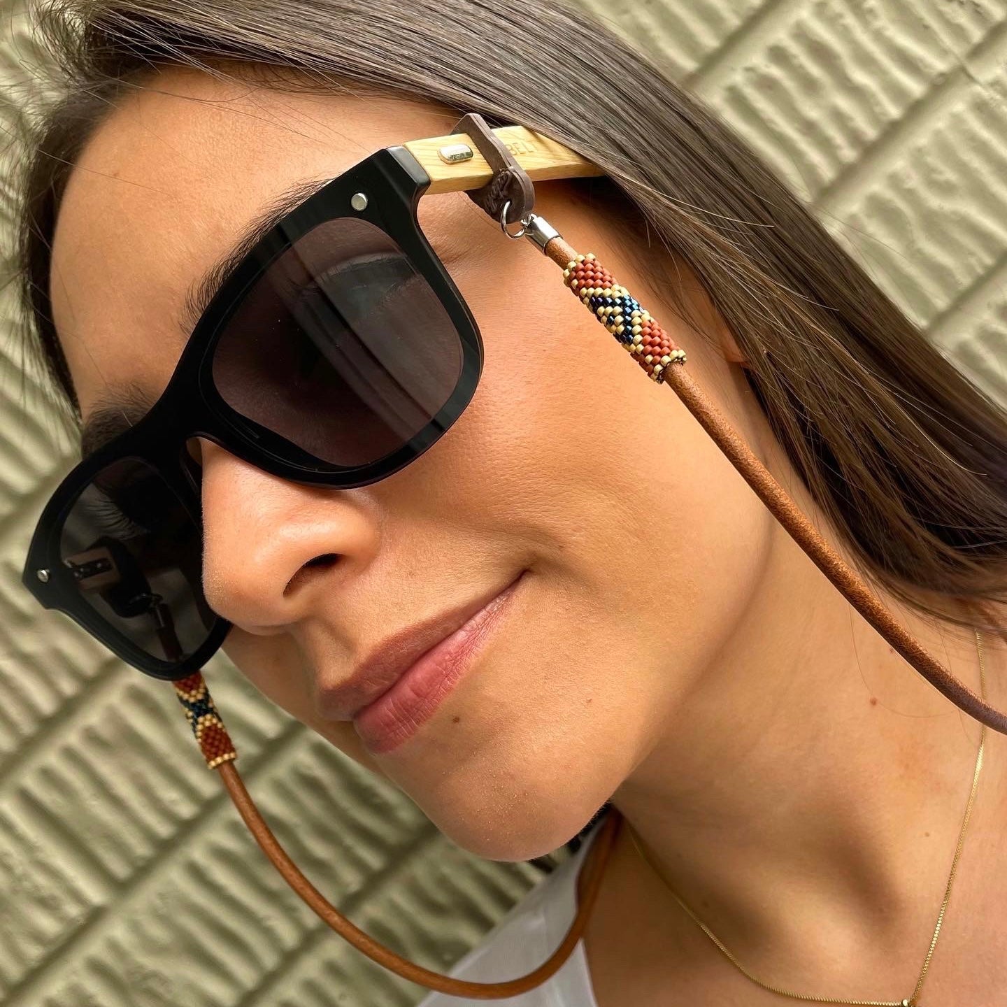 COLECCIÓN CUELGA GAFAS CUERO