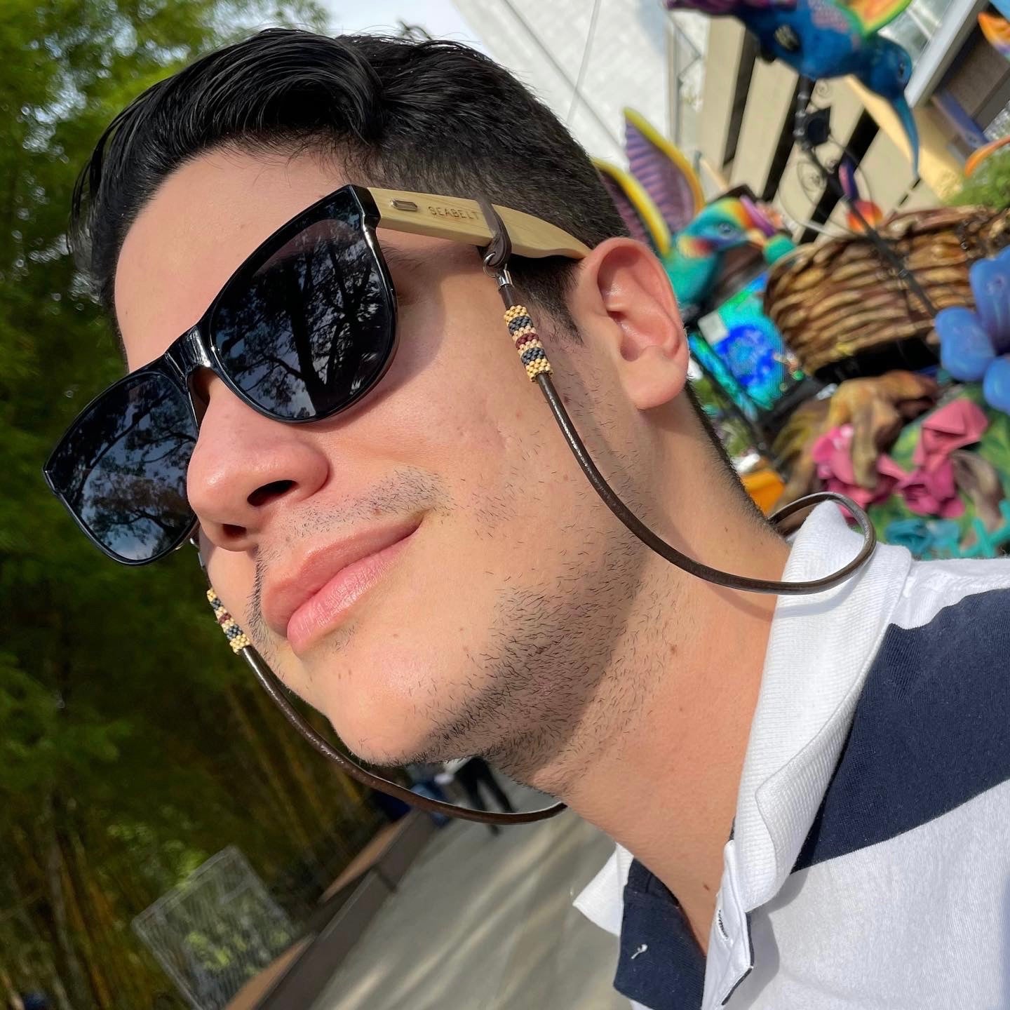 COLECCIÓN CUELGA GAFAS CUERO
