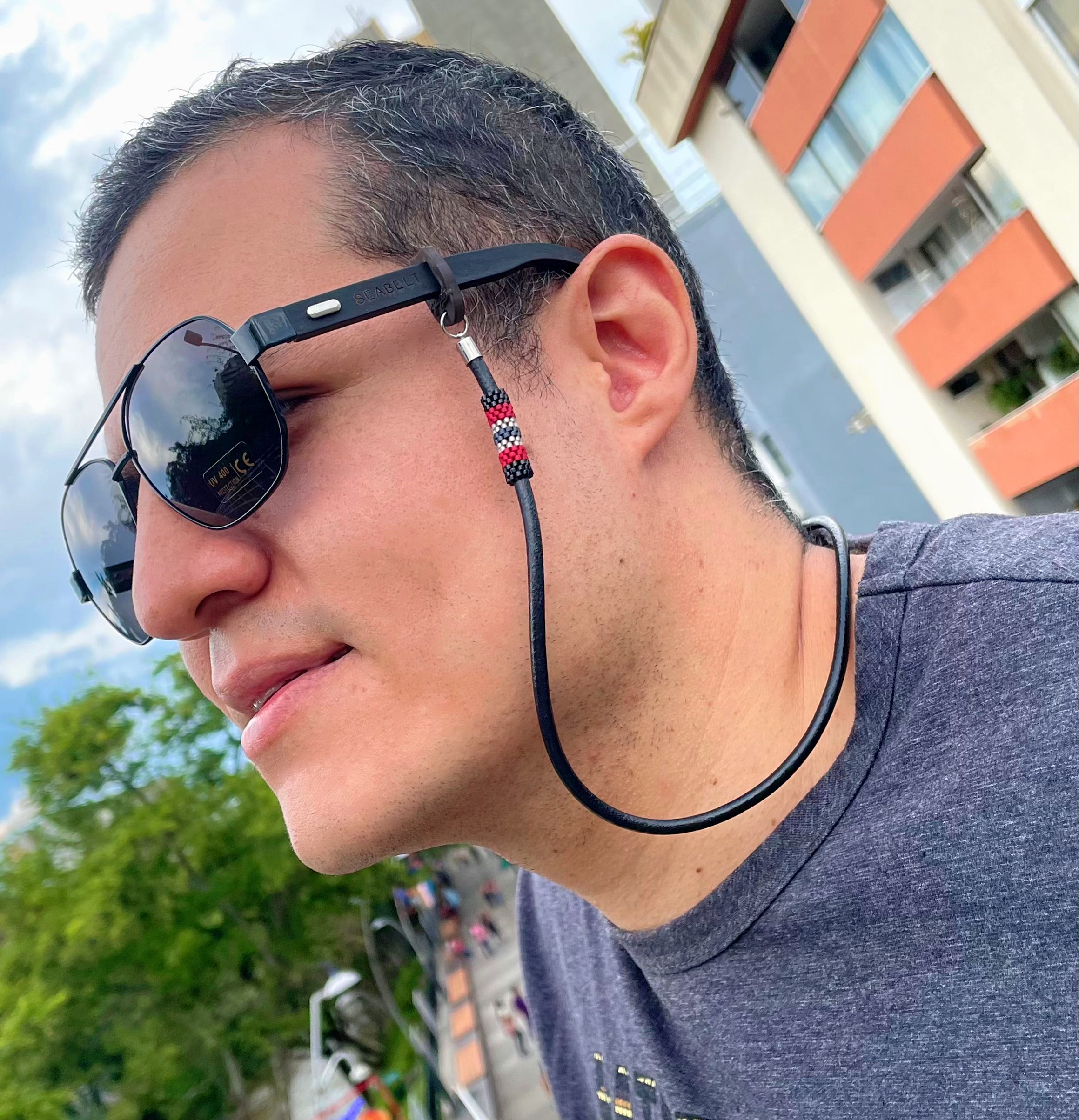 COLECCIÓN CUELGA GAFAS CUERO
