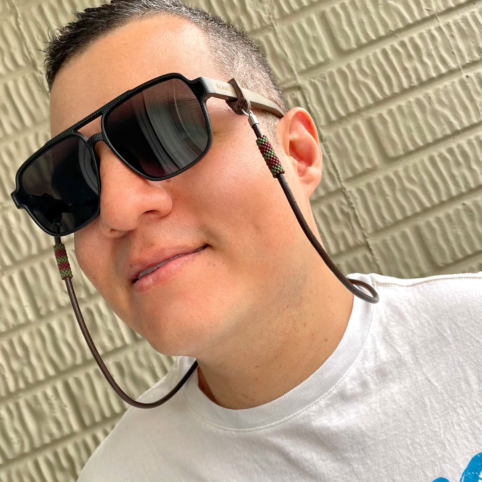 COLECCIÓN CUELGA GAFAS CUERO