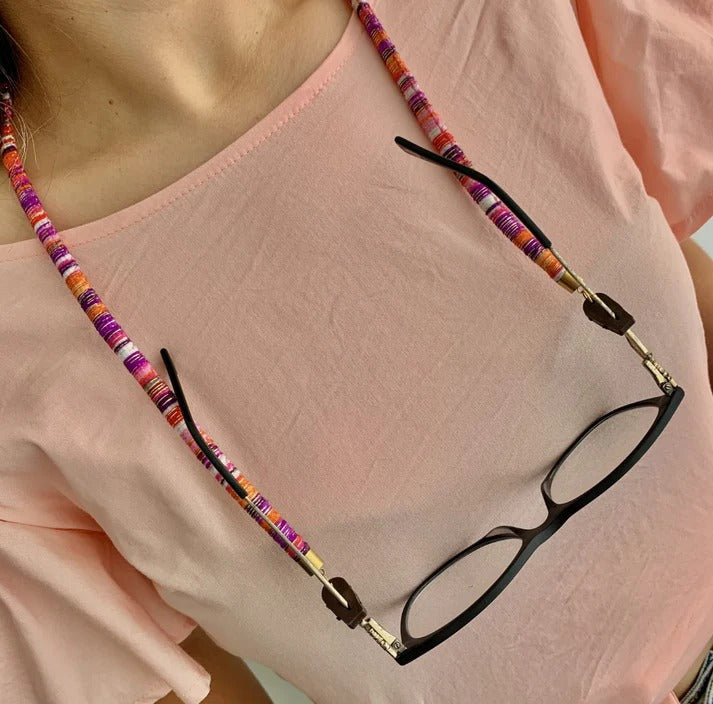 CUELGA GAFAS ÉTNICO CHOLADO